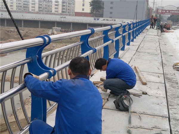 内蒙古不锈钢桥梁护栏除锈维护的重要性及其方法