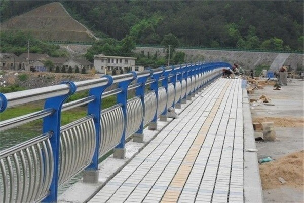内蒙古不锈钢桥梁灯光护栏