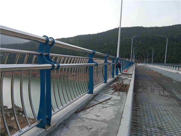 内蒙古不锈钢桥梁护栏防腐措施的重要性及实施策略