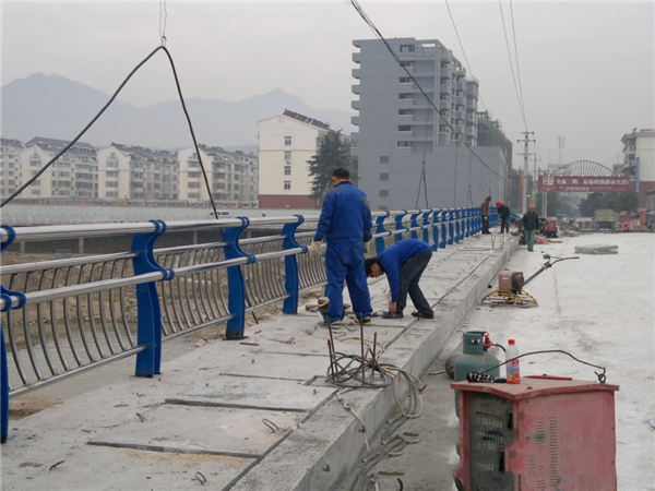 内蒙古不锈钢复合管护栏常见问题及解决方案